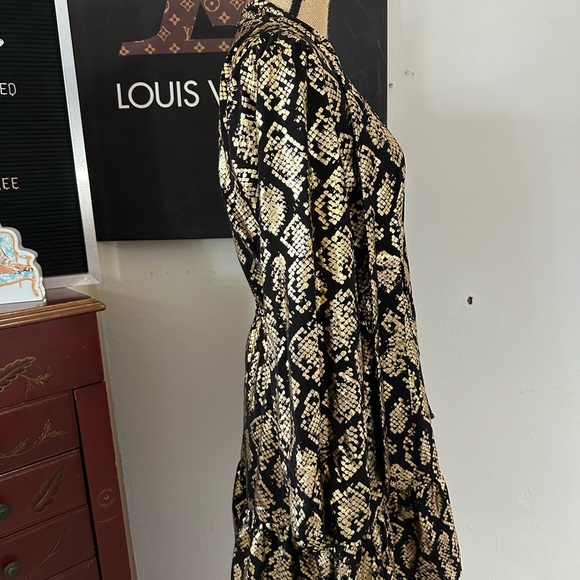 🆕Michael Kors Gold Dress - Picture 14 of 17